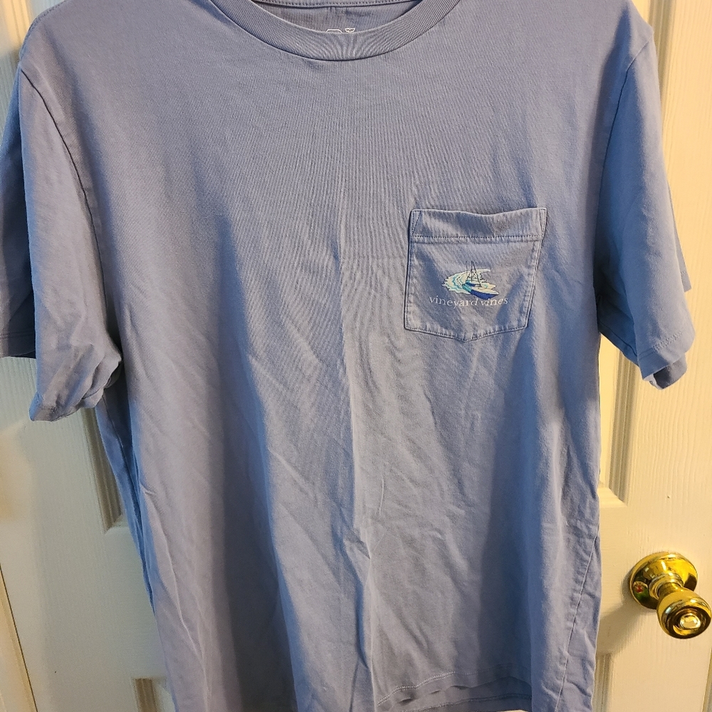 Vineyard vines t shirt